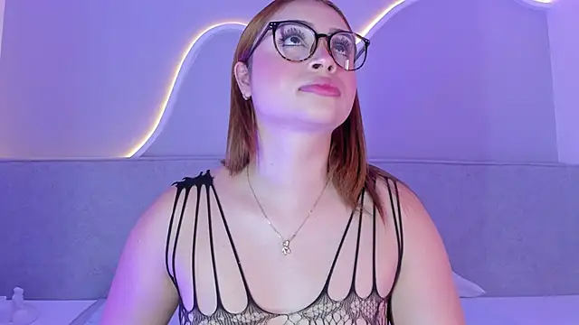 Snapshot of sophia_98 chatting on 06-18-26, 07:40 sophia 98 online show from 06-18-26, 07:40