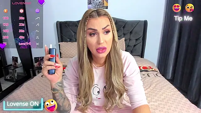 Snapshot of GlossyDiamondX chatting on 01-10-26, 05:53 GlossyDiamondX online show from 01-10-26, 05:53