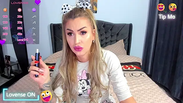 Snapshot of GlossyDiamondX chatting on 01-14-26, 03:45 GlossyDiamondX online show from 01-14-26, 03:45