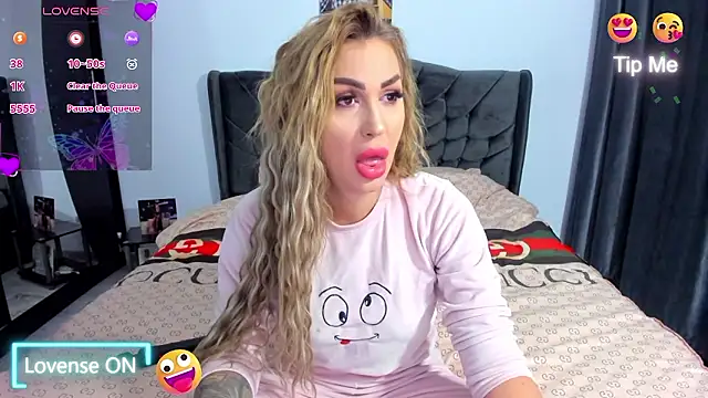 Snapshot of GlossyDiamondX chatting on 01-16-26, 04:05 GlossyDiamondX online show from 01-16-26, 04:05