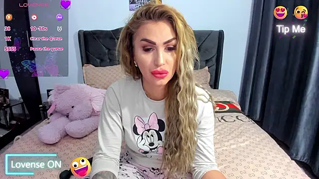 Snapshot of GlossyDiamondX chatting on 01-18-26, 03:43 GlossyDiamondX online show from 01-18-26, 03:43