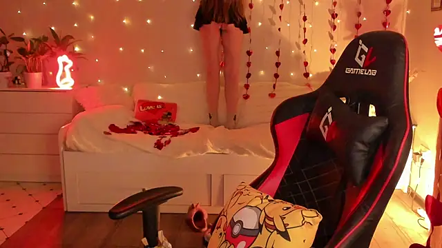 Snapshot of desperatehousewife__ chatting on 02-17-25, 12:21 desperatehousewife online show from 02-17-25, 12:21