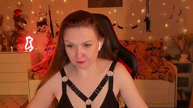 Snapshot of desperatehousewife__ chatting on 11-01-25, 05:04 desperatehousewife online show from 11-01-25, 05:04