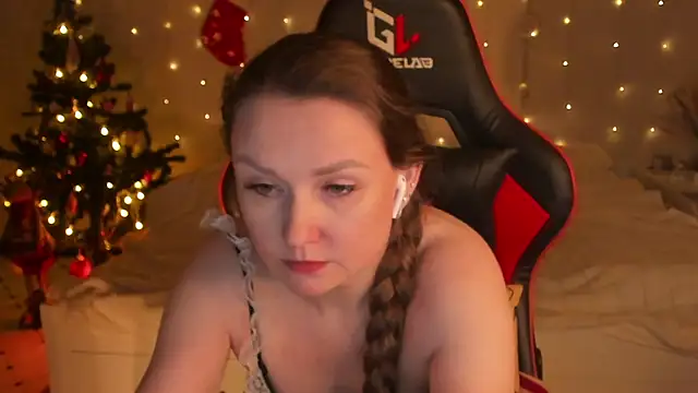 Snapshot of desperatehousewife__ chatting on 01-08-26, 05:04 desperatehousewife online show from 01-08-26, 05:04