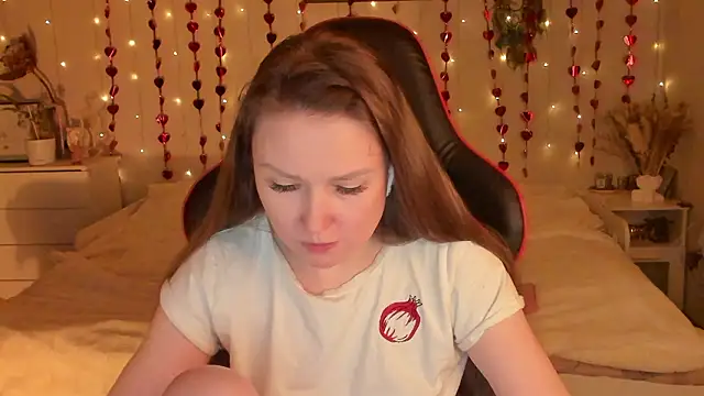 Snapshot of desperatehousewife__ chatting on 02-13-26, 07:10 desperatehousewife online show from 02-13-26, 07:10