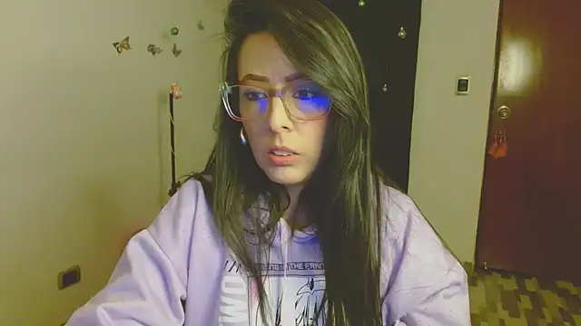 Snapshot of ella_peck chatting on 11-30-25, 11:20 ella peck online show from 11-30-25, 11:20