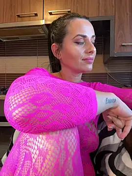 Hotmomcheckk  online show from 03-05-25, 01:28