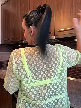 Hotmomcheckk  online show from 03-10-25, 09:43