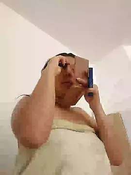 Snapshot of Sophie-hatter chatting on 01-08-25, 05:48 Sophie-hatter online show from 01-08-25, 05:48