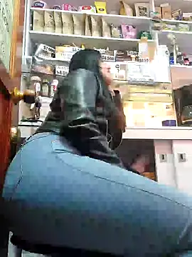 Snapshot of Sophie-hatter chatting on 01-29-25, 06:50 Sophie-hatter online show from 01-29-25, 06:50