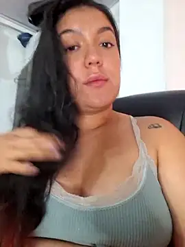 Snapshot of Sophie-hatter chatting on 11-12-25, 04:29 Sophie-hatter online show from 11-12-25, 04:29