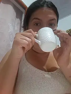 Snapshot of Sophie-hatter chatting on 12-20-25, 10:17 Sophie-hatter online show from 12-20-25, 10:17