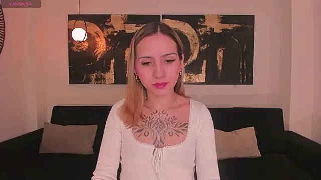 Snapshot of MollySundersX chatting on 01-12-26, 12:05 MollySundersX online show from 01-12-26, 12:05