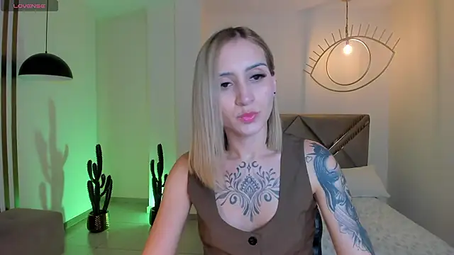 Snapshot of MollySundersX chatting on 02-03-26, 04:54 MollySundersX online show from 02-03-26, 04:54