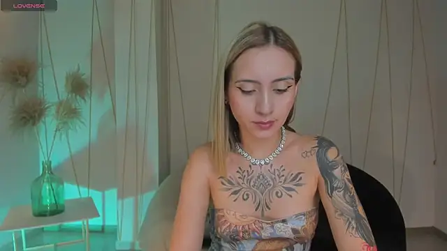 Snapshot of MollySundersX chatting on 02-28-26, 09:38 MollySundersX online show from 02-28-26, 09:38