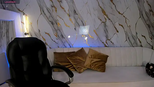 Snapshot of MollySundersX chatting on 03-07-26, 05:04 MollySundersX online show from 03-07-26, 05:04