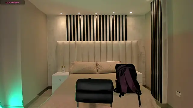 Snapshot of MollySundersX chatting on 03-15-26, 04:29 MollySundersX online show from 03-15-26, 04:29