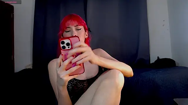 lanaturner  online show from 12-05-24, 11:40