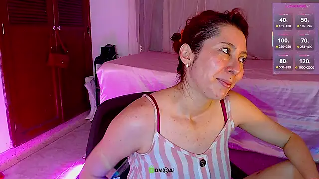 lanaturner  online show from 07-24-26, 11:03