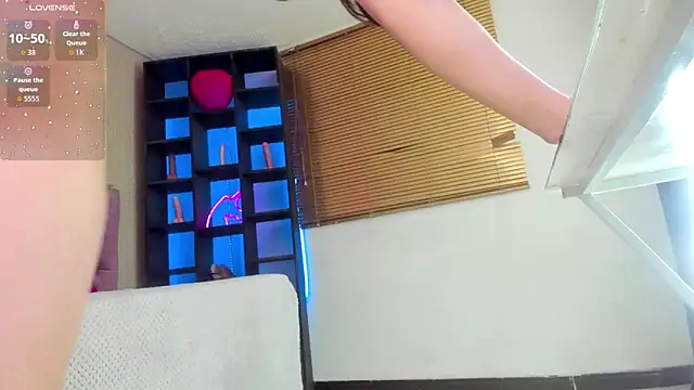 Snapshot of shelby_carson chatting on 03-12-26, 01:01 shelby carson online show from 03-12-26, 01:01