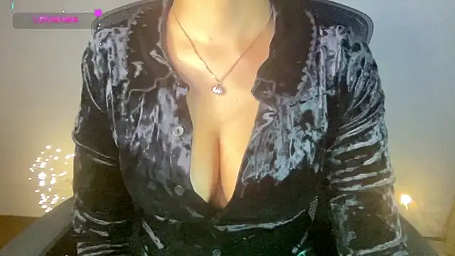 Snapshot of Tashaa chatting on 02-27-25, 05:26 Tashaa online show from 02-27-25, 05:26