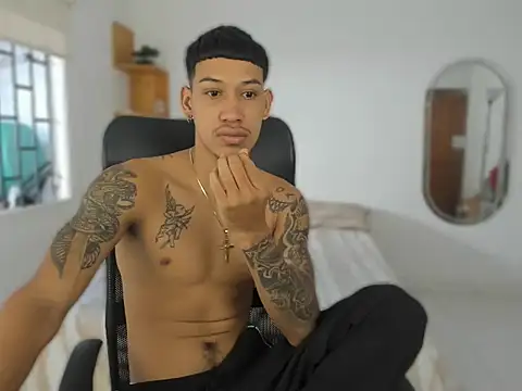 Snapshot of slim_master12 chatting on 09-24-25, 01:36 slim master12 online show from 09-24-25, 01:36