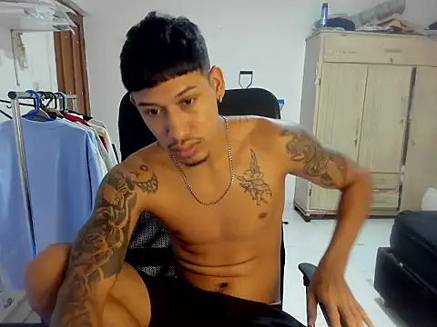 Snapshot of slim_master12 chatting on 12-21-25, 01:57 slim master12 online show from 12-21-25, 01:57