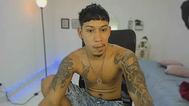 Snapshot of slim_master12 chatting on 01-08-26, 12:24 slim master12 online show from 01-08-26, 12:24