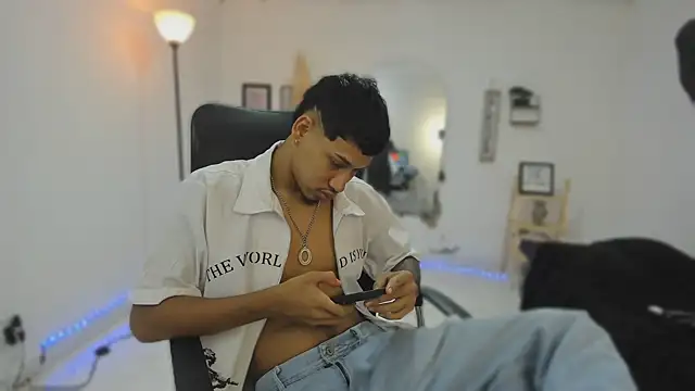 Snapshot of slim_master12 chatting on 01-18-26, 03:10 slim master12 online show from 01-18-26, 03:10