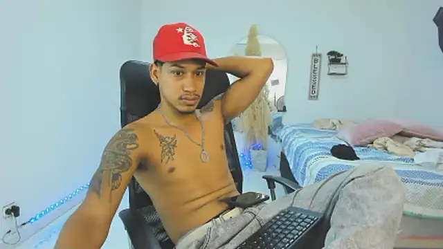 Snapshot of slim_master12 chatting on 02-19-26, 10:28 slim master12 online show from 02-19-26, 10:28