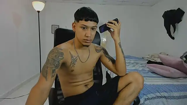 Snapshot of slim_master12 chatting on 02-25-26, 09:02 slim master12 online show from 02-25-26, 09:02