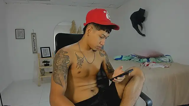 Snapshot of slim_master12 chatting on 03-01-26, 01:02 slim master12 online show from 03-01-26, 01:02