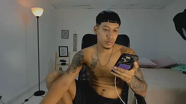 Snapshot of slim_master12 chatting on 03-02-26, 09:21 slim master12 online show from 03-02-26, 09:21