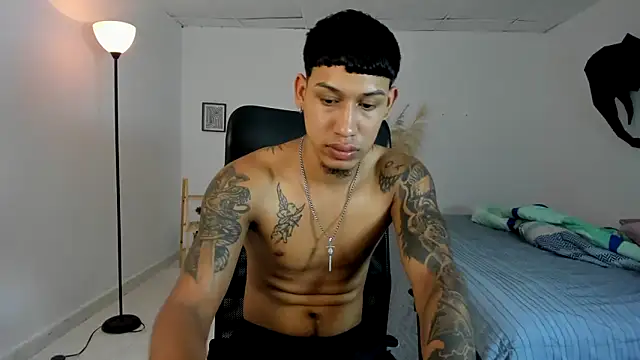 Snapshot of slim_master12 chatting on 03-12-26, 11:22 slim master12 online show from 03-12-26, 11:22