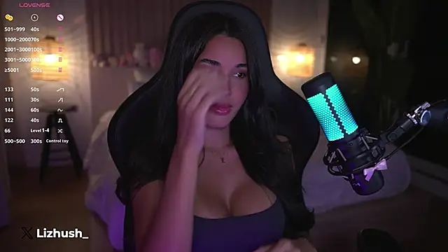 Snapshot of Lizhush_ chatting on 02-18-25, 04:37 Lizhush online show from 02-18-25, 04:37
