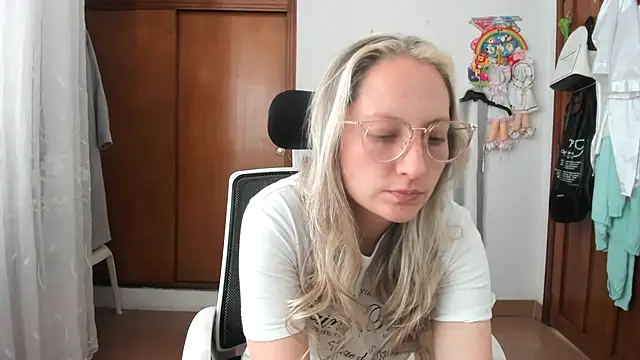 Snapshot of Adele_johnsonn1 chatting on 11-06-25, 03:46 Adele johnsonn1 online show from 11-06-25, 03:46