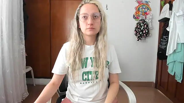 Snapshot of Adele_johnsonn1 chatting on 11-11-25, 03:45 Adele johnsonn1 online show from 11-11-25, 03:45