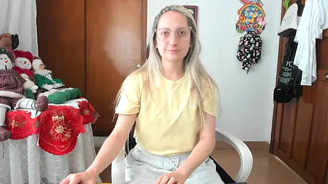 Snapshot of Adele_johnsonn1 chatting on 11-24-25, 03:45 Adele johnsonn1 online show from 11-24-25, 03:45