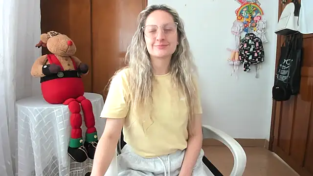 Snapshot of Adele_johnsonn1 chatting on 01-13-26, 03:06 Adele johnsonn1 online show from 01-13-26, 03:06