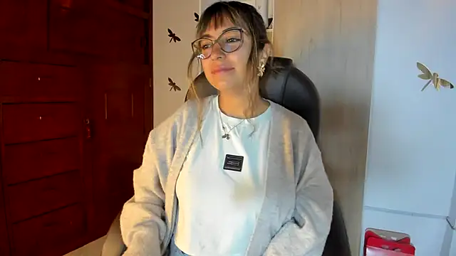 Snapshot of Isabellaa22_1 chatting on 02-19-26, 01:23 Isabellaa22 1 online show from 02-19-26, 01:23