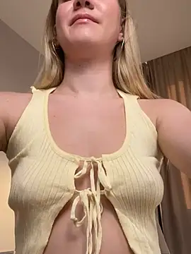 Snapshot of teasecake chatting on 03-13-25, 01:32 teasecake online show from 03-13-25, 01:32