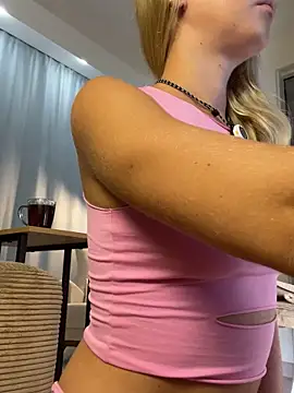 Snapshot of teasecake chatting on 09-27-25, 01:32 teasecake online show from 09-27-25, 01:32