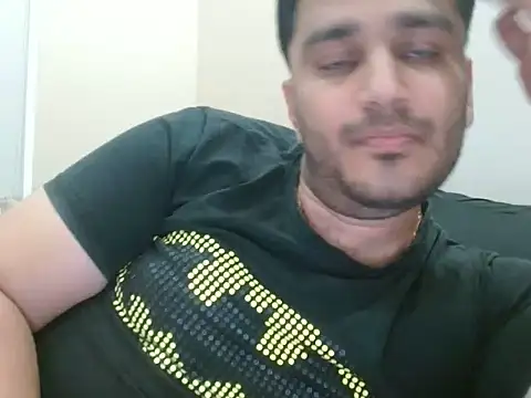 Snapshot of robintoit chatting on 06-21-26, 11:02 robintoit online show from 06-21-26, 11:02