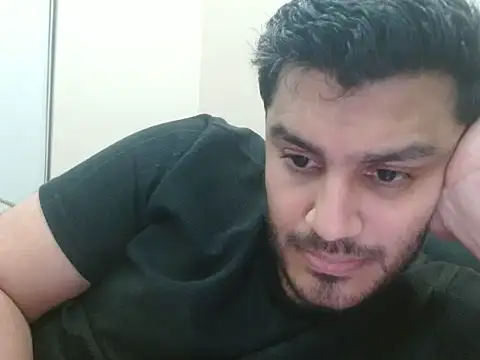 Snapshot of robintoit chatting on 06-27-26, 04:34 robintoit online show from 06-27-26, 04:34
