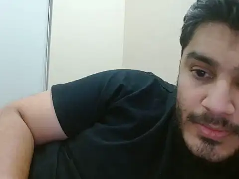 Snapshot of robintoit chatting on 07-04-26, 06:14 robintoit online show from 07-04-26, 06:14