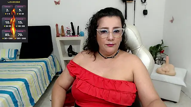mom hot   online show from 11-09-25, 06:17
