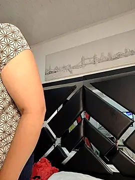 Natasha milf   online show from 10-10-25, 12:48