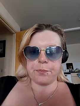pinkieMilfPUSY online show from 06-15-26, 12:29