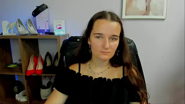 Snapshot of KateDelight chatting on 09-20-25, 06:36 KateDelight online show from 09-20-25, 06:36