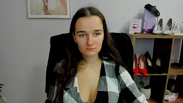 Snapshot of KateDelight chatting on 10-11-25, 06:34 KateDelight online show from 10-11-25, 06:34